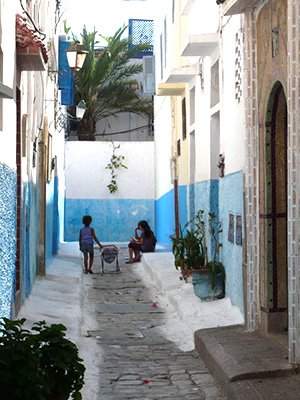 Attachment parenting on the move - low budget backpacking travel with babies and young children - Rabat, Morocco